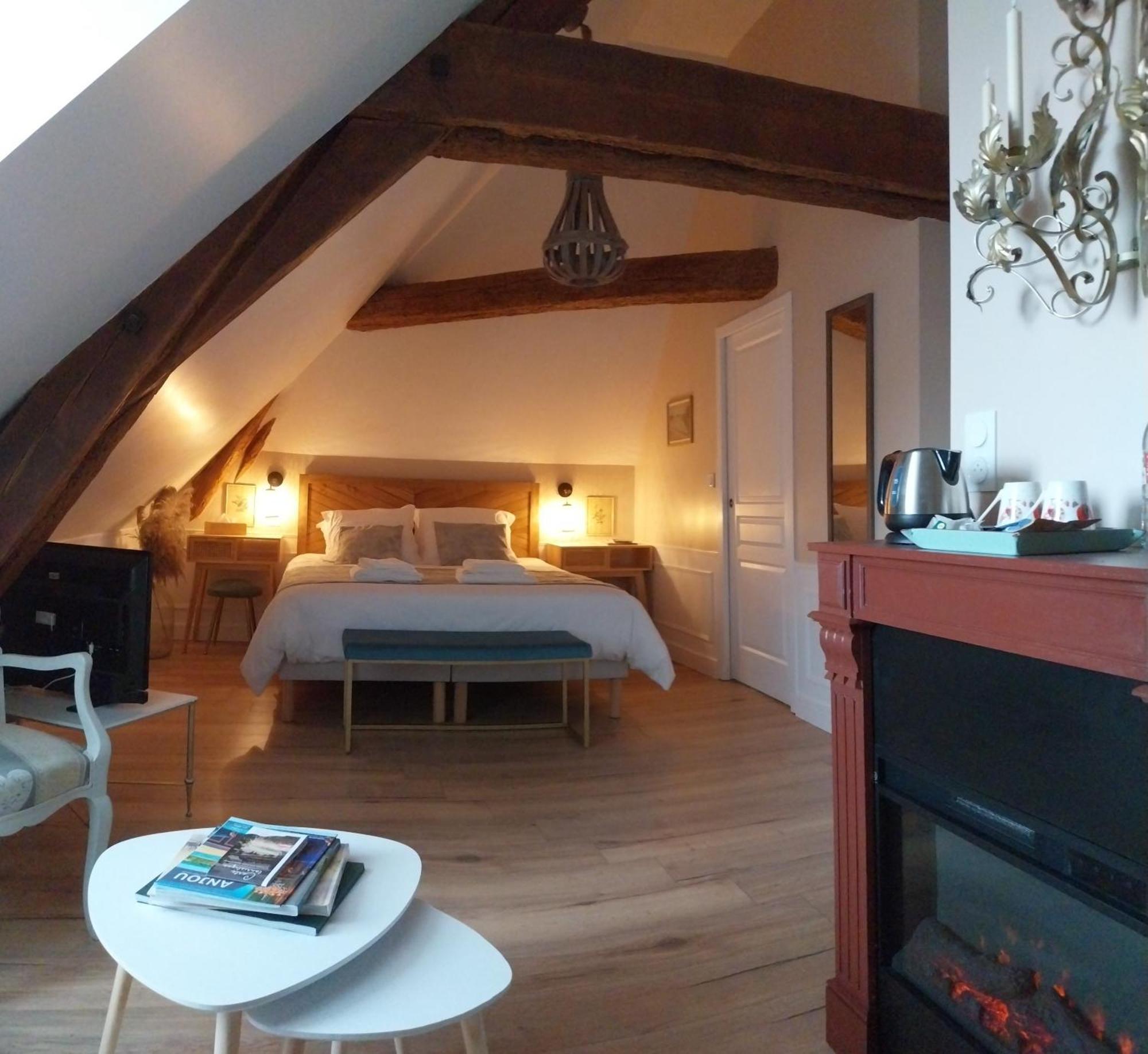 Chambres D'Hotes Le Griffon 1855 Saint-Laurent-Des-Autels Exterior foto