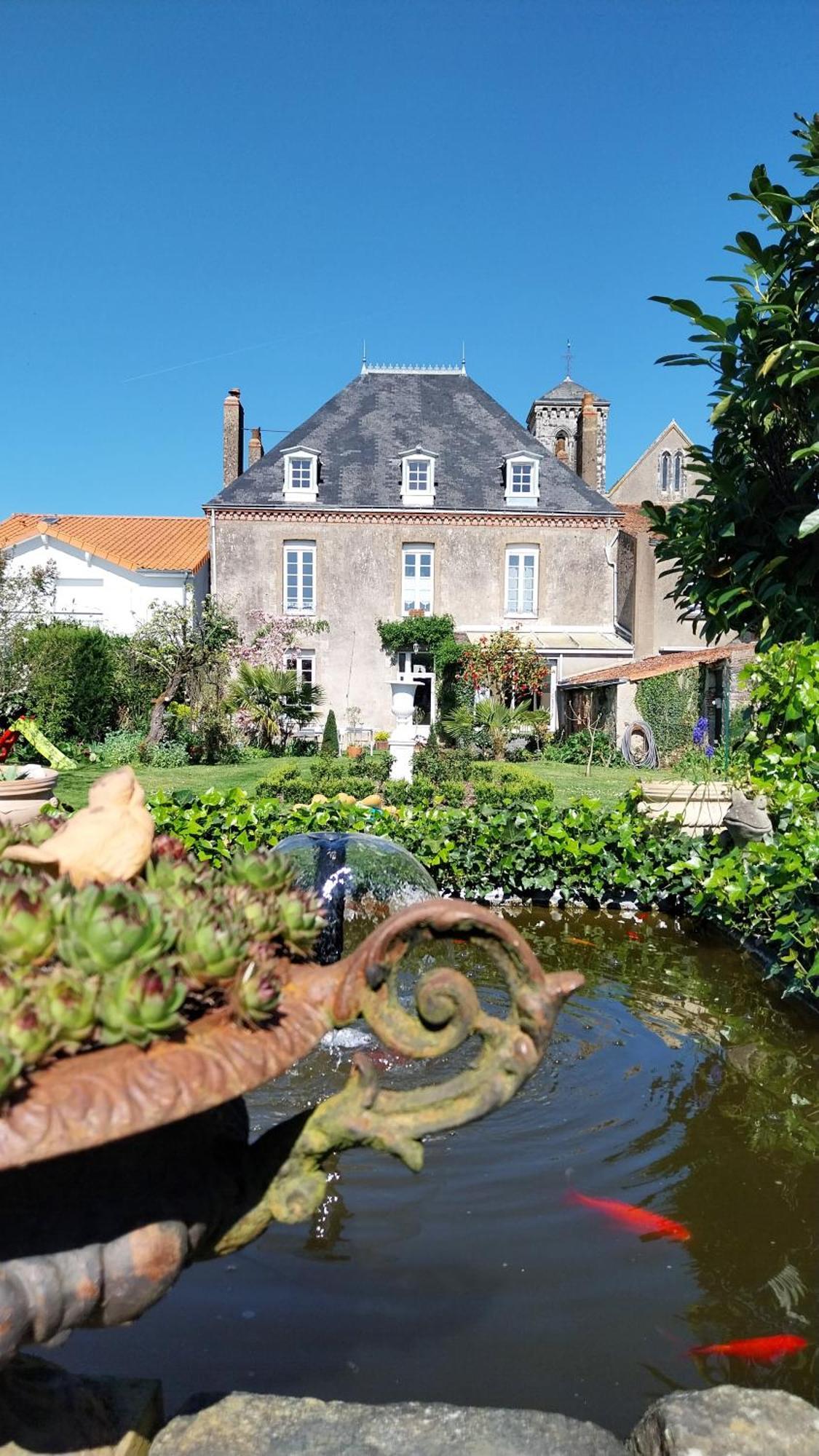 Hotel Le Griffon 1855 Saint-Laurent-Des-Autels Exterior foto