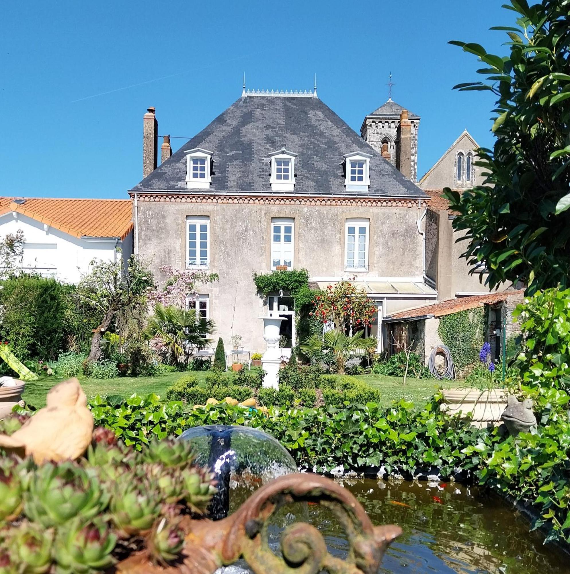 Hotel Le Griffon 1855 Saint-Laurent-Des-Autels Exterior foto